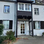 Walnuss Apartment- Wachmaschine- Parkplatz- Balkon Niederdorla