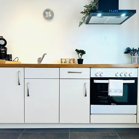 Walnuss Apartment- Wachmaschine- Parkplatz- Balkon Appartement