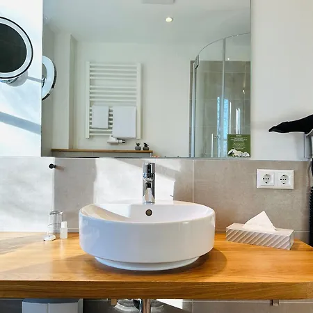 Walnuss Apartment- Wachmaschine- Parkplatz- Balkon Appartement *