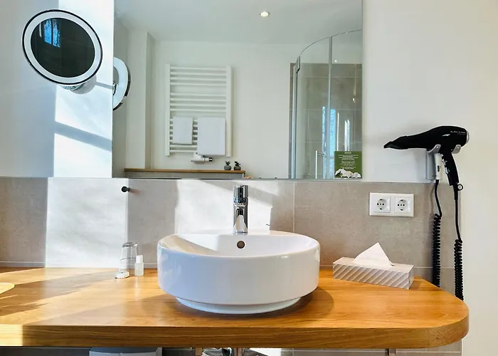 Walnuss Apartment- Wachmaschine- Parkplatz- Balkon Appartement *